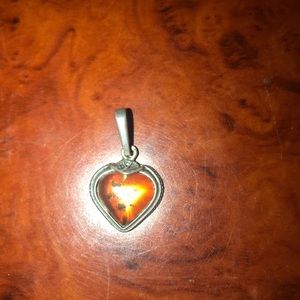 EUC Heart stone pendant w/ flake details